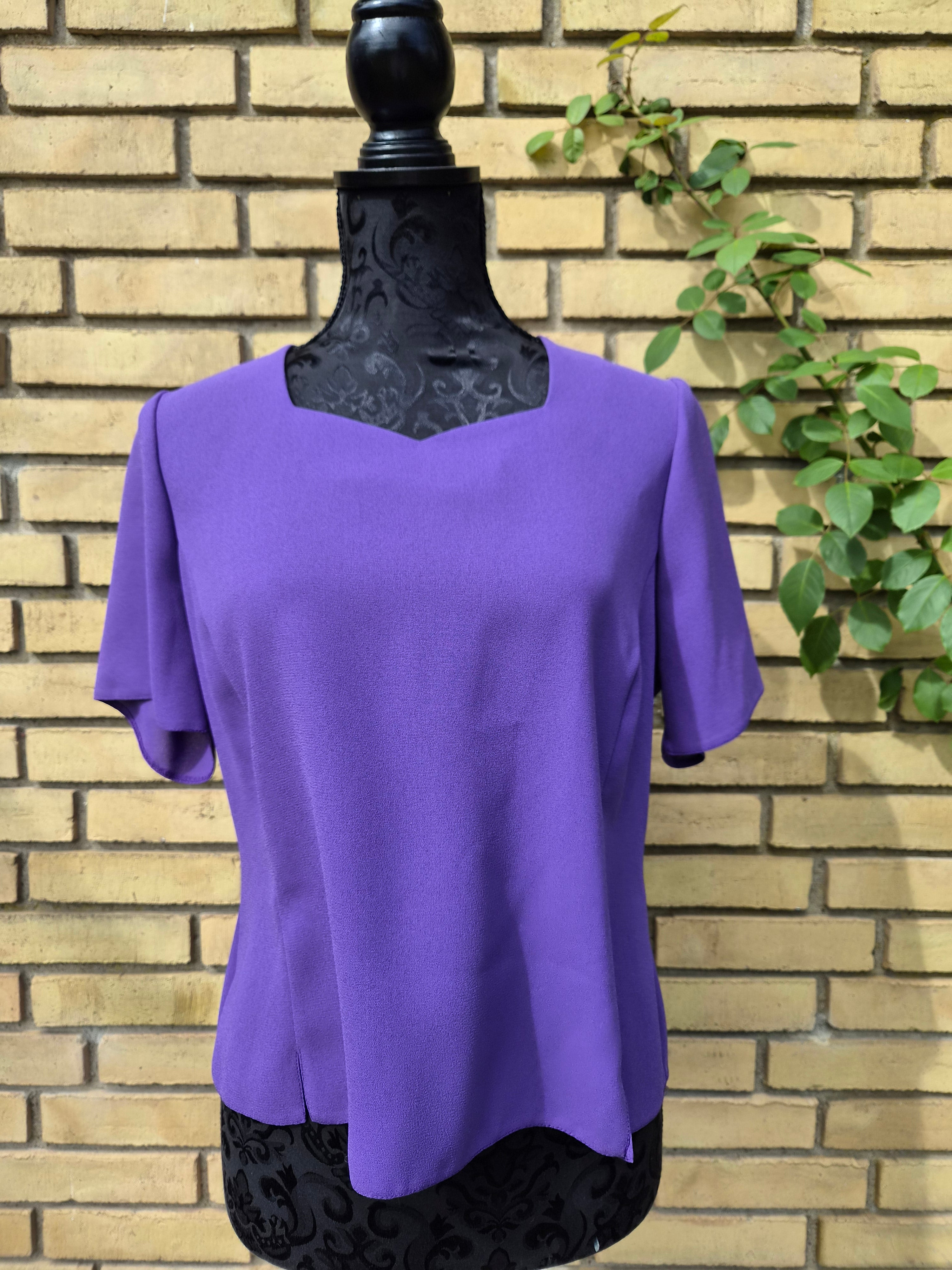 Lilla bluse med korte ærmer - str. 38