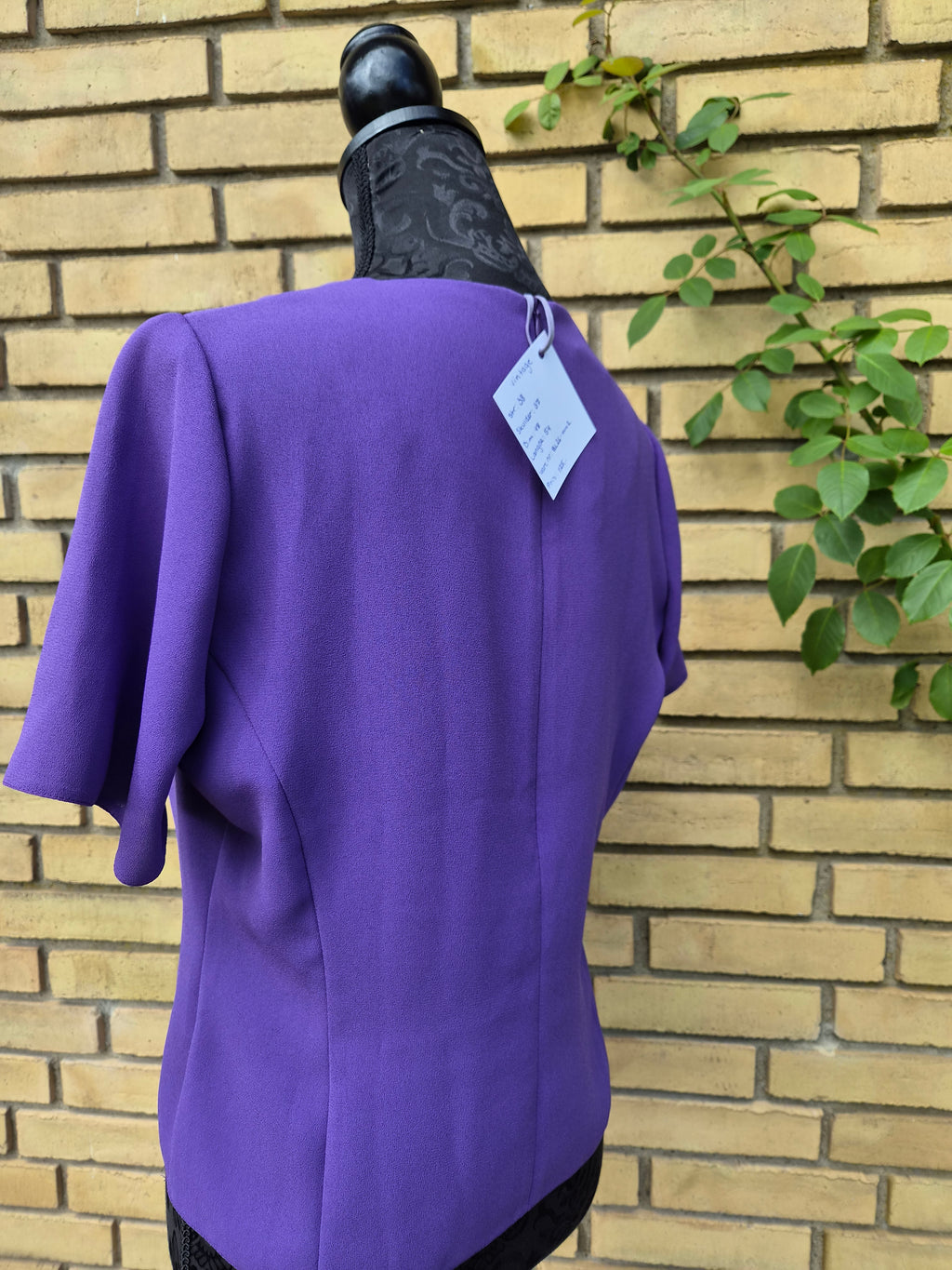Lilla bluse med korte ærmer - str. 38