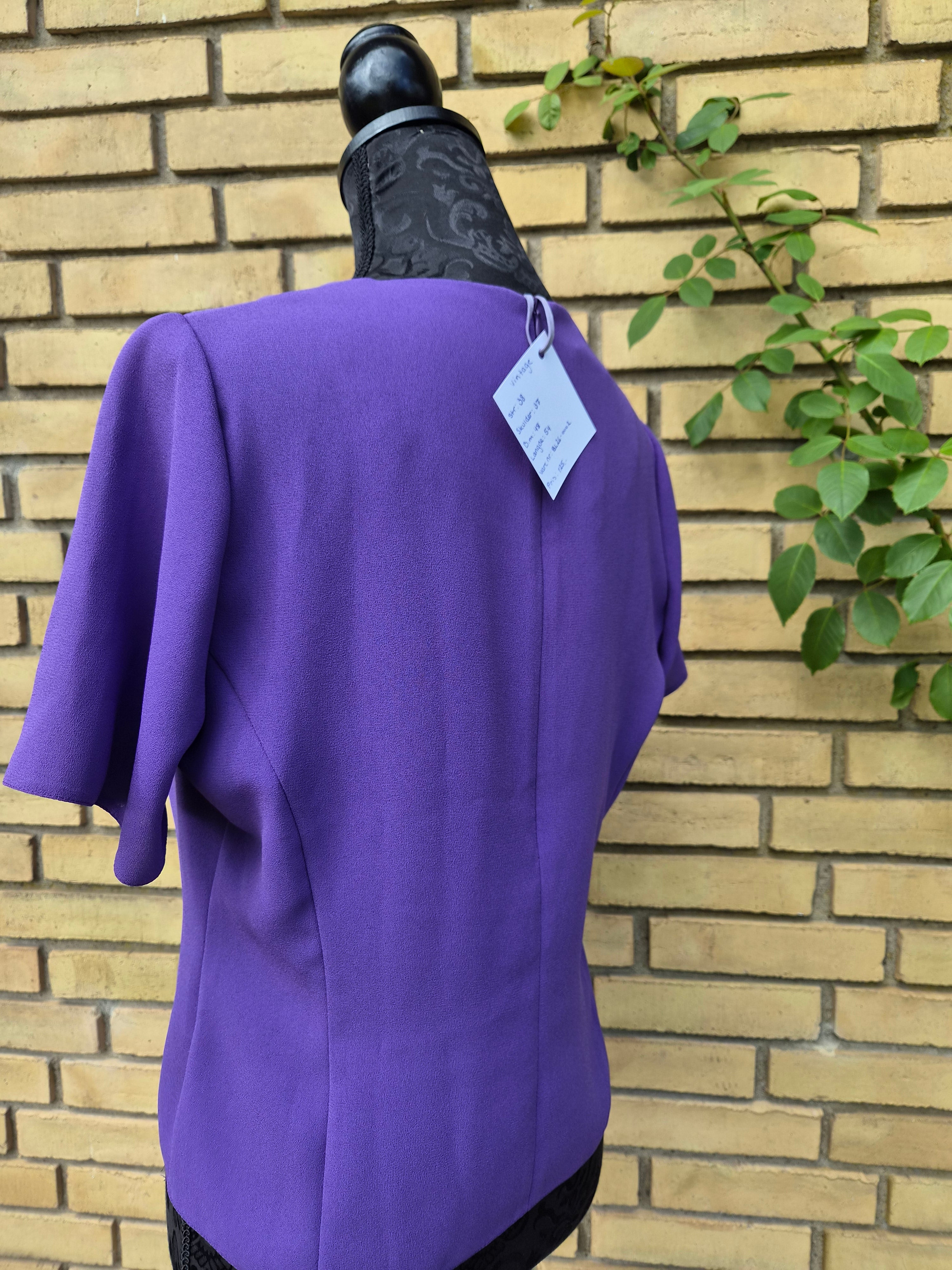 Lilla bluse med korte ærmer - str. 38